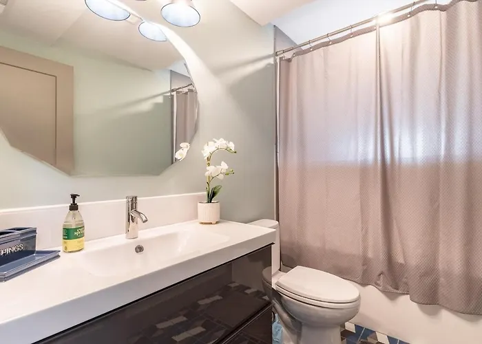 New Adorable Unit Located In Historic Greystone Apartment Chicago