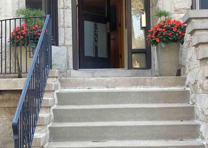 New Adorable Unit Located In Historic Greystone Apartment Chicago