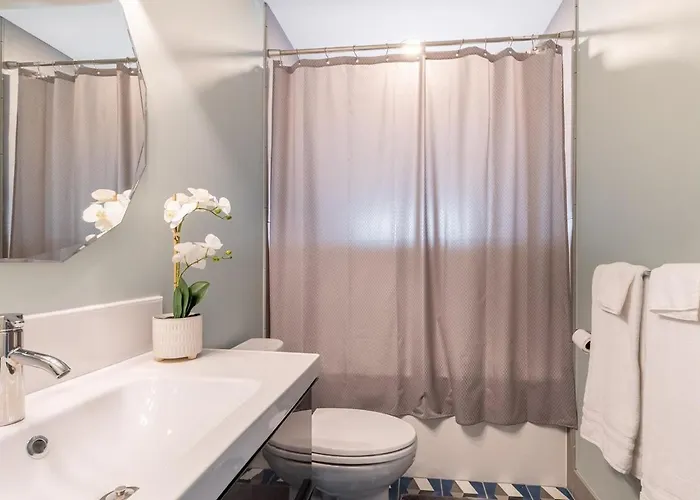 Apartment New Adorable Unit Located In Historic Greystone Chicago