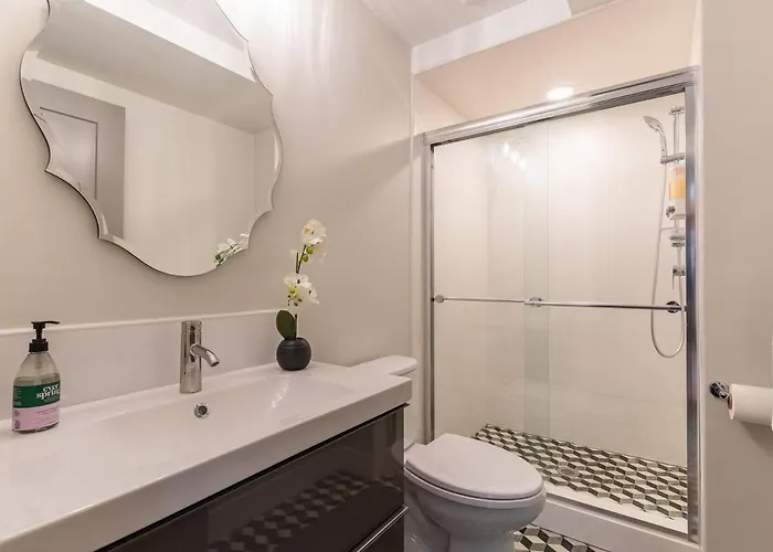 New Adorable Unit Located In Historic Greystone Apartment