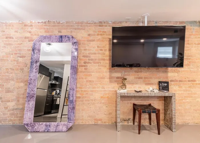 New Adorable Unit Located In Historic Greystone Apartment *